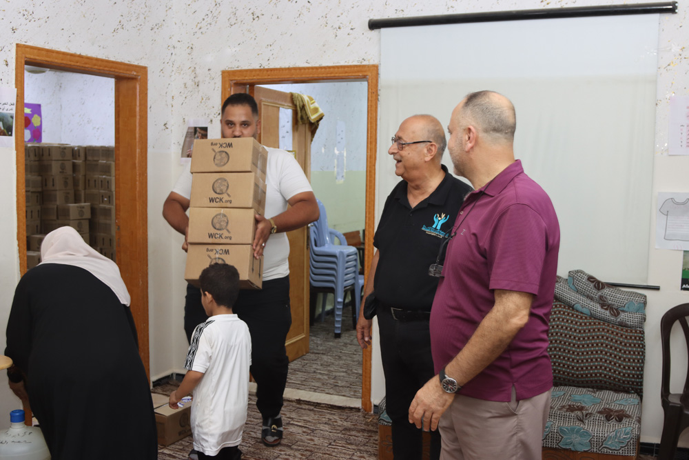 شاركت جمعية الايدي الواعدة الجهة المانحة بتوزيع ١١٠٠ طرد غذائي على اهل لنا في كل من كريمة الغور والبويضة الرمثا  ٢٠٢٥/٨/٤