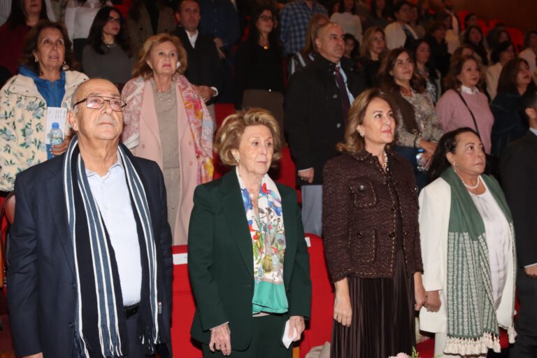 Read more about the article مدرسة المشرق الدولية تقدم عرضًا مسرحيًا مميزًا ، خُصِّص ريعُه كاملًا لصالح جمعية الأيدي الواعدة للأعمال الخيرية.