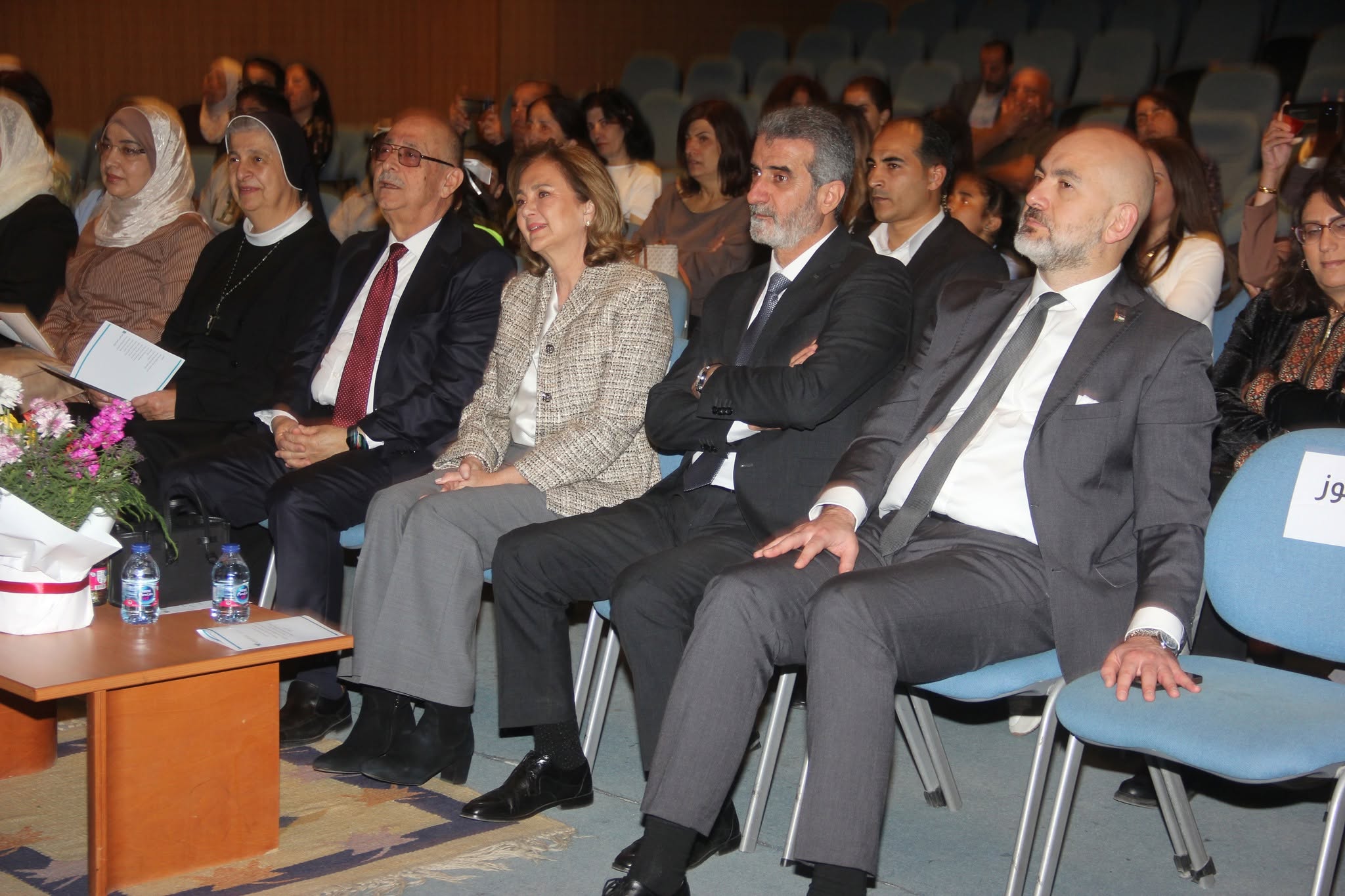 حفل تكريم الطلبة الفائزين في مسابقة نظم والقاء الشعر التاسعة برعاية مباركة من سمو الأميرة عالية الطباع حفظها الله ، وذلك على مسرح مدرسة اليوبيل